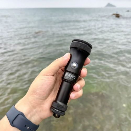 Latarka Divepro S18 1800 Lumenów - z baterią i ładowarką  ()